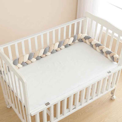 tresse de lit beige blanc et gris dans lit bebe blanc caresse d etoiles