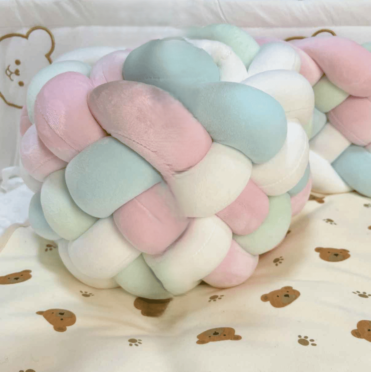 tresse-de-lit-pastel-rose-bleu-vert-blanc-ours-literie-nurserie-enroule-doux-coton