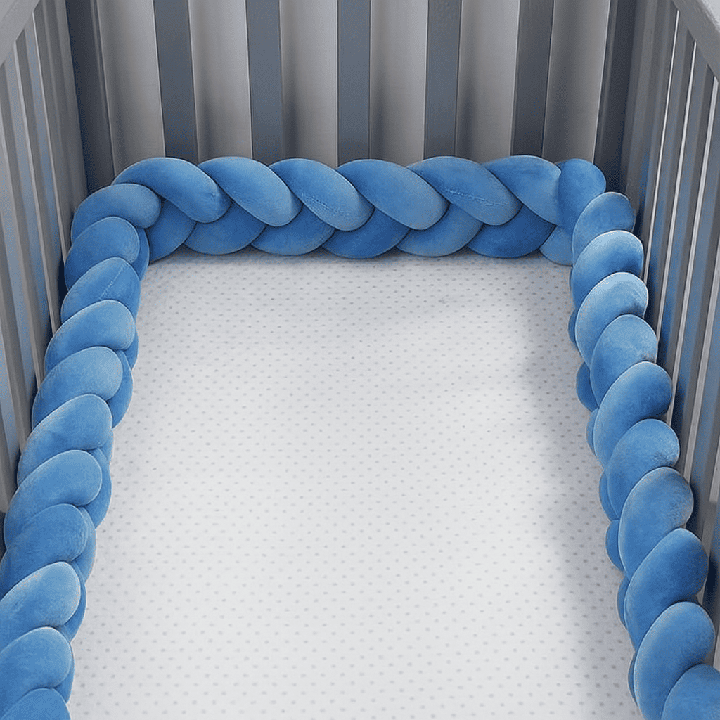 tresse-de-lit-quatre-metres-couleur-bleue-dans-berceau-gris-lunecaline