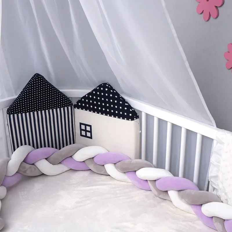 tresse-de-lit-trois-metres-de-couleur-violet-gris-vert-place-dans-berceau-coconou