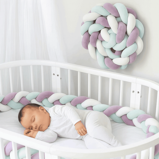 tresse-de-lit-trois-metres-violet-blanc-vert-dans-lit-bebe-serein-nidbebe