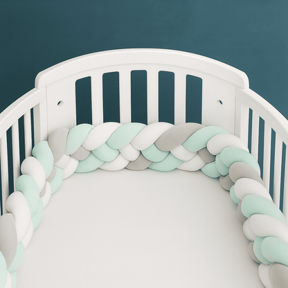 tresse-tour-de-lit-3m-gris-vert-blanc-quatre-brins-dans-berceau-blanc-securite-maximale