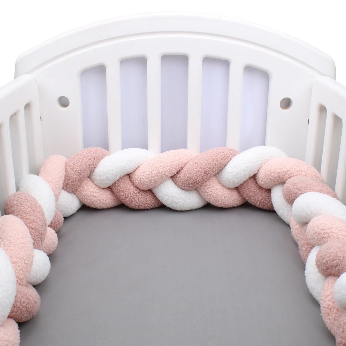 tresse-tour-de-lit-bebe-rose-blanc-rose-pale-brillant-lou